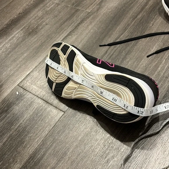 Women’s New Balance black sneakers Size 10 - Picture 7 of 7